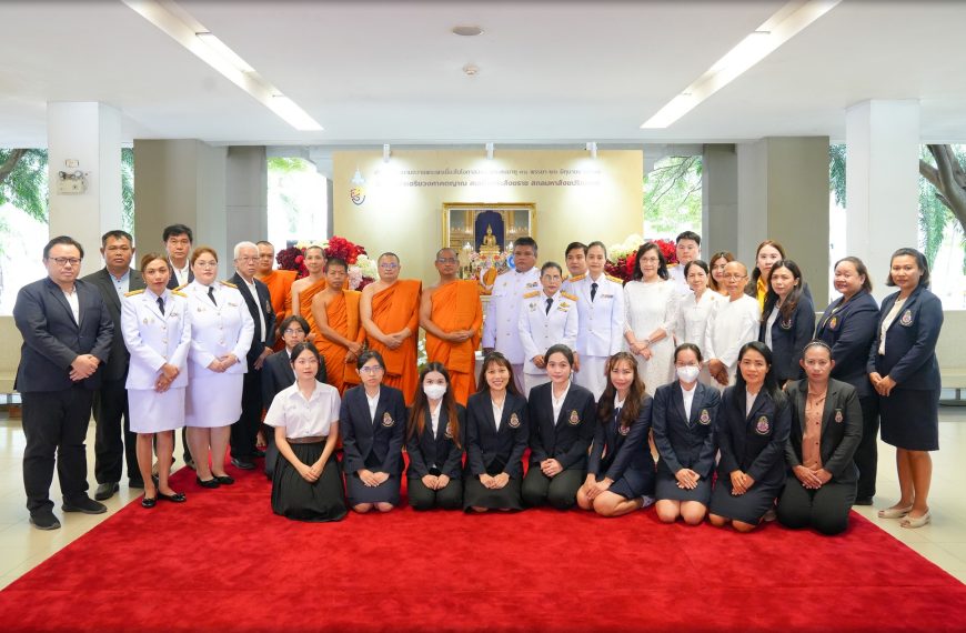 มมร จัดพิธีถวายเครื่องสักการะแ…